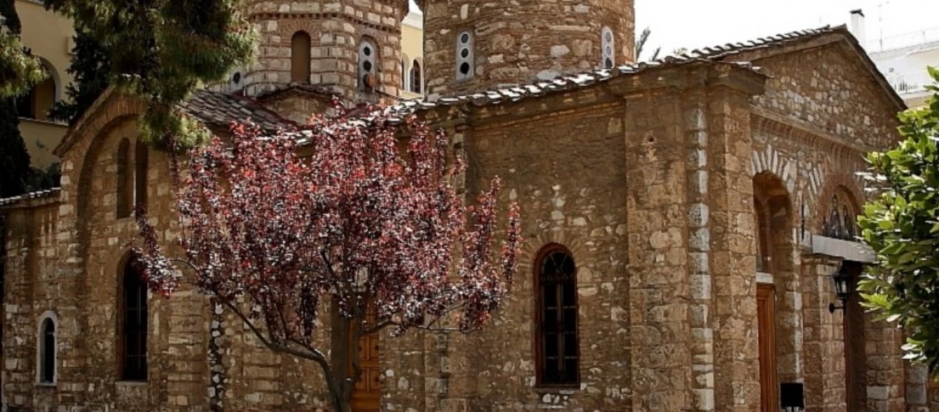 Μονή Πετράκη: Βρήκαν σύριγγες και ναρκωτικά στο σπίτι του δράστη